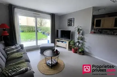 Cuisine; électroménager, parquet, lumière naturelle, style moderne