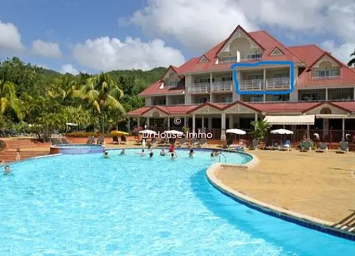 Cuisine; électroménager, parquet, lumière naturelle, style moderne