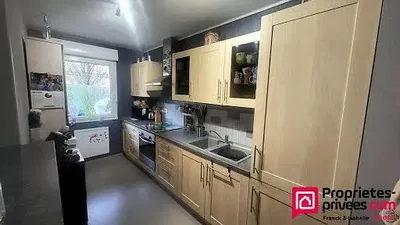 Cuisine; électroménager, parquet, lumière naturelle, style moderne