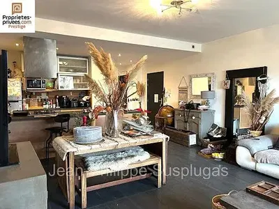 Cuisine; électroménager, parquet, lumière naturelle, style moderne