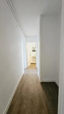 Küche; küchengeräte, holzboden, tageslicht, moderner stil