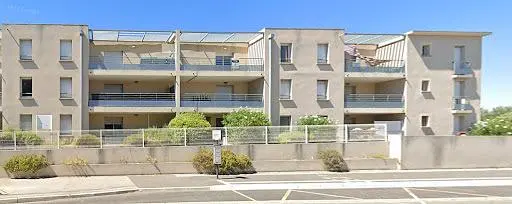 Küche; küchengeräte, holzboden, tageslicht, moderner stil