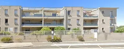 Küche; küchengeräte, holzboden, tageslicht, moderner stil