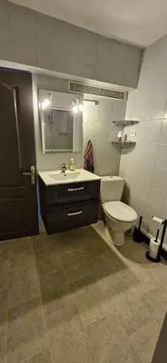 Cuisine; électroménager, parquet, lumière naturelle, style moderne