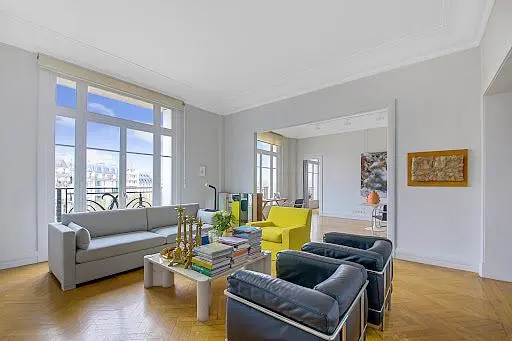 Cuisine; électroménager, parquet, lumière naturelle, style moderne