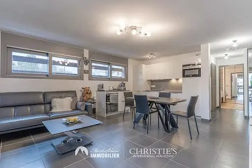 Küche; küchengeräte, holzboden, tageslicht, moderner stil