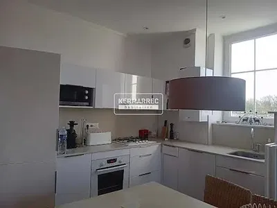 Küche; küchengeräte, holzboden, tageslicht, moderner stil