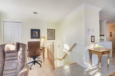 Wohnzimmer; holzboden, tageslicht, moderner stil