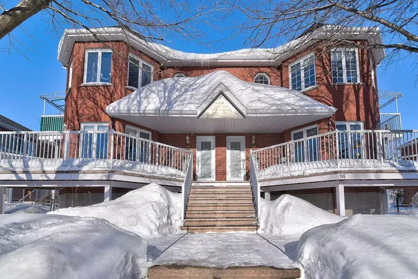 مطبخ; أجهزة المطبخ, أرضية خشبية, ضوء طبيعي, أسلوب عصري