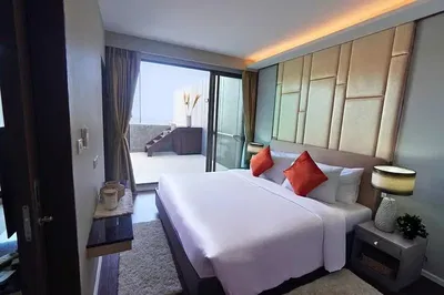 مطبخ; أجهزة المطبخ, أرضية خشبية, ضوء طبيعي, أسلوب عصري