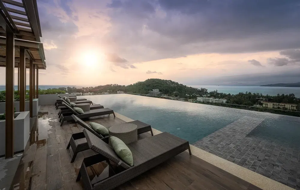 مطبخ; أجهزة المطبخ, أرضية خشبية, ضوء طبيعي, أسلوب عصري