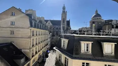 Cuisine; électroménager, parquet, lumière naturelle, style moderne