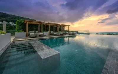 Κουζίνα; συσκευές κουζίνας, ξύλινο πάτωμα, φυσικό φως, μοντέρνο στυλ