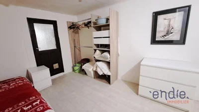 Küche; küchengeräte, holzboden, tageslicht, moderner stil