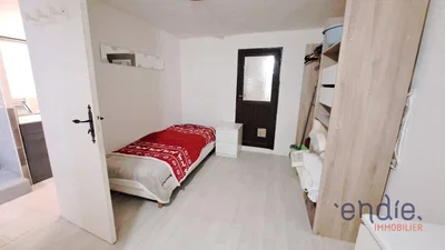 Küche; küchengeräte, holzboden, tageslicht, moderner stil