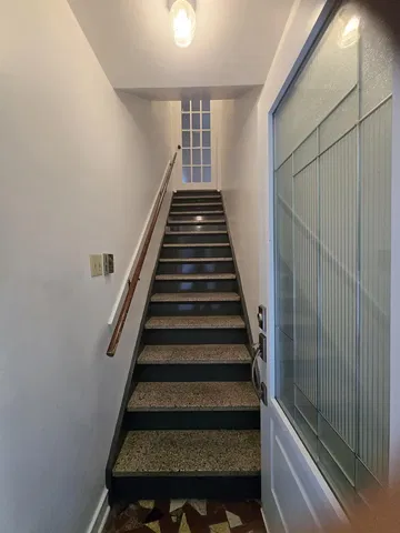 Küche; küchengeräte, holzboden, tageslicht, moderner stil