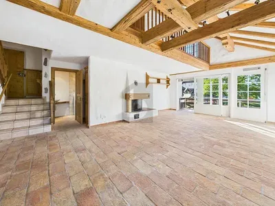 Küche; küchengeräte, holzboden, tageslicht, moderner stil