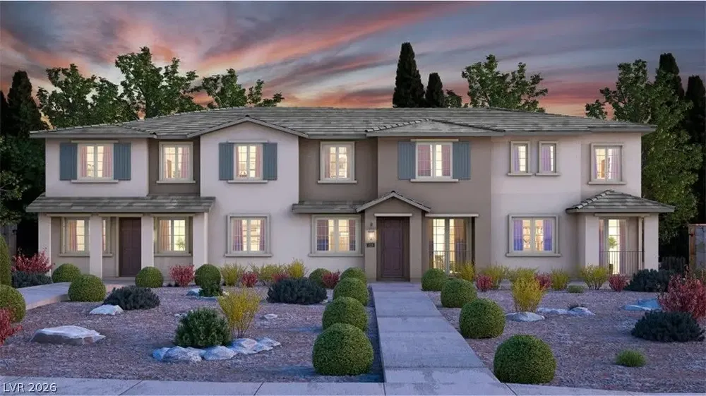 Keuken; keukenapparatuur, houten vloer, natuurlijk licht, moderne stijl