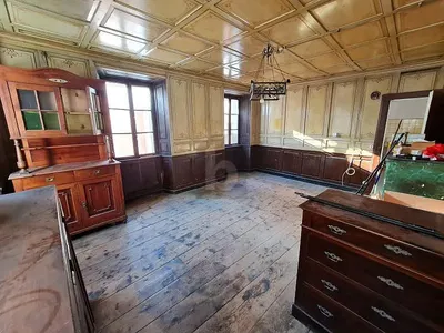 Cucina; elettrodomestici, pavimento in legno, luce naturale, stile moderno