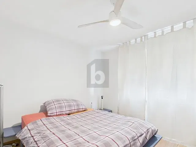 Küche; küchengeräte, holzboden, tageslicht, moderner stil