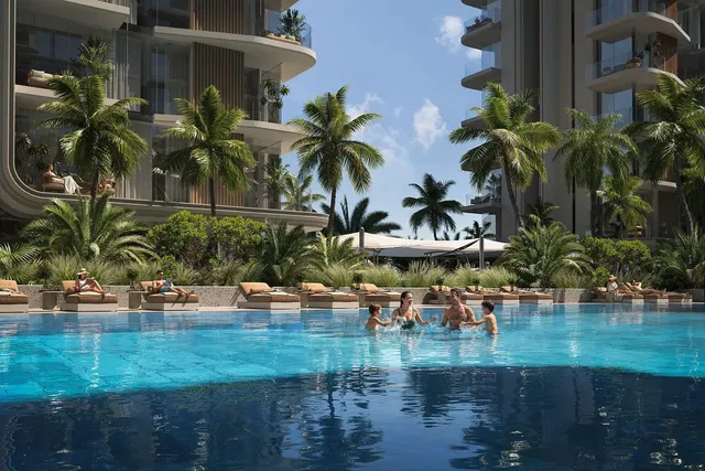 Kuhinja; kućanski aparati, drveni pod, prirodna svjetlost, moderan stil