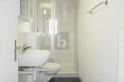 Cuisine; électroménager, parquet, lumière naturelle, style moderne