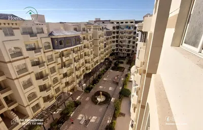 Mutfak; mutfak aletleri, ahşap zemin, doğal ışık, modern stil