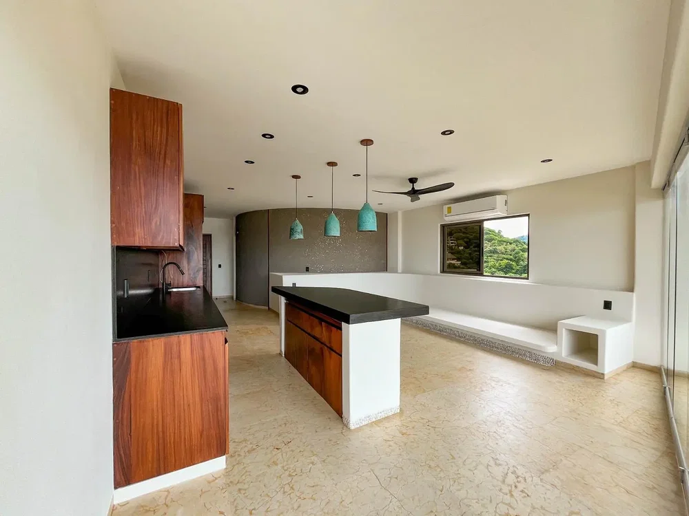 Cuisine; électroménager, parquet, lumière naturelle, style moderne