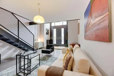 Küche; küchengeräte, holzboden, tageslicht, moderner stil