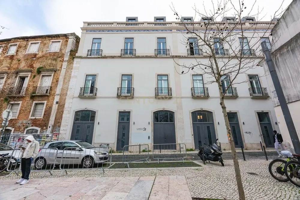 Küche; küchengeräte, holzboden, tageslicht, moderner stil