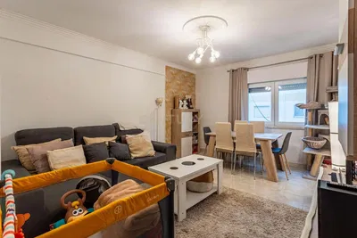 Cocina; electrodomésticos, suelo de madera, luz natural, estilo moderno