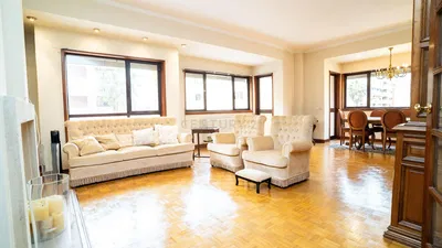 Cuisine; électroménager, parquet, lumière naturelle, style moderne