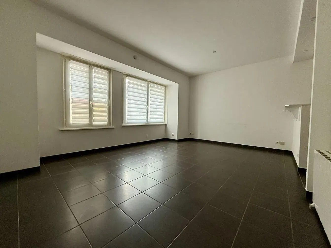 Küche; küchengeräte, holzboden, tageslicht, moderner stil