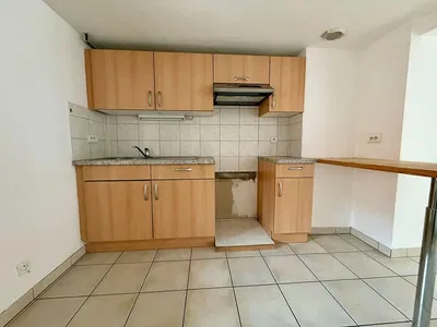 Küche; küchengeräte, holzboden, tageslicht, moderner stil