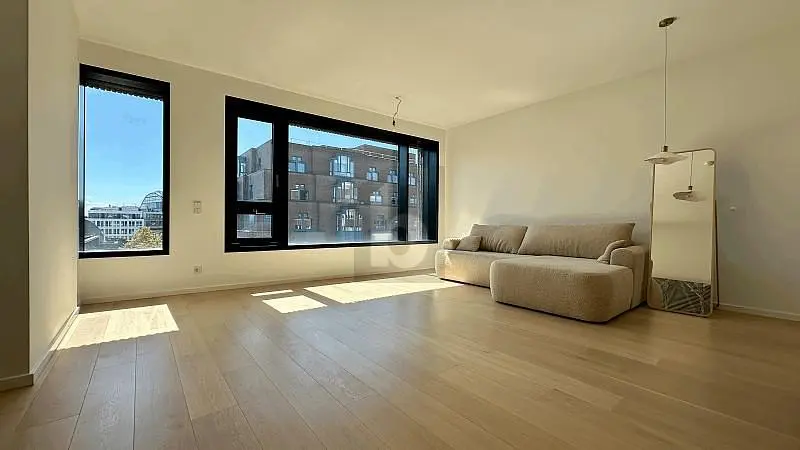 Cuisine; électroménager, parquet, lumière naturelle, style moderne