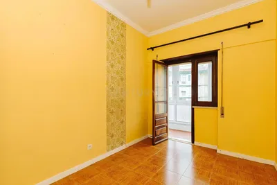 Кухиња; кухињски апарати, дрвени под, природно светло, модерни стил