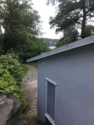 Küche; küchengeräte, holzboden, tageslicht, moderner stil