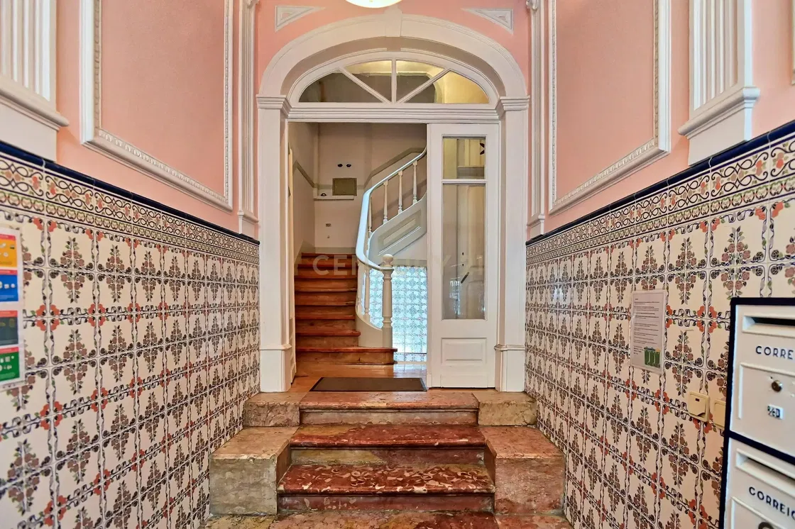 Cuisine; électroménager, parquet, lumière naturelle, style moderne