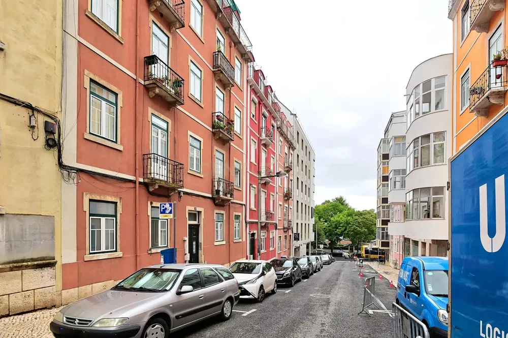 Cuisine; électroménager, parquet, lumière naturelle, style moderne