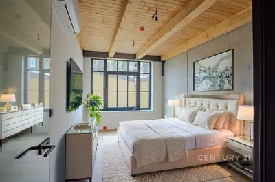 Küche; küchengeräte, holzboden, tageslicht, moderner stil