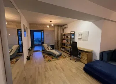 Küche; küchengeräte, holzboden, tageslicht, moderner stil