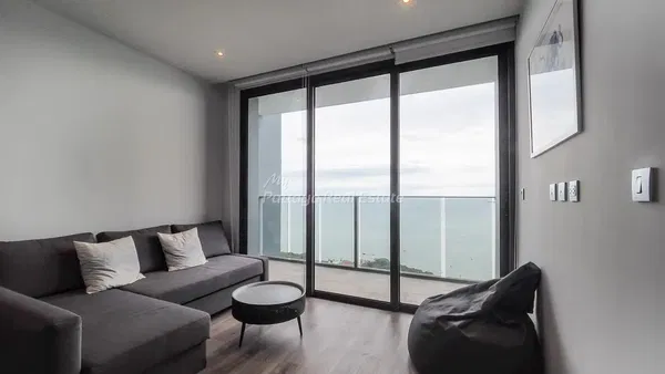 Küche; küchengeräte, holzboden, tageslicht, moderner stil