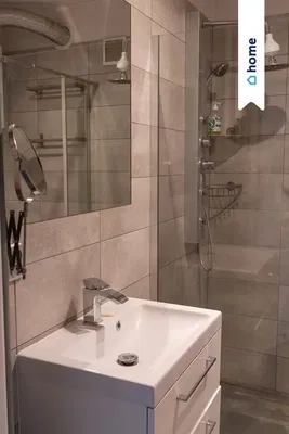 Кухиња; кухињски апарати, дрвени под, природно светло, модерни стил