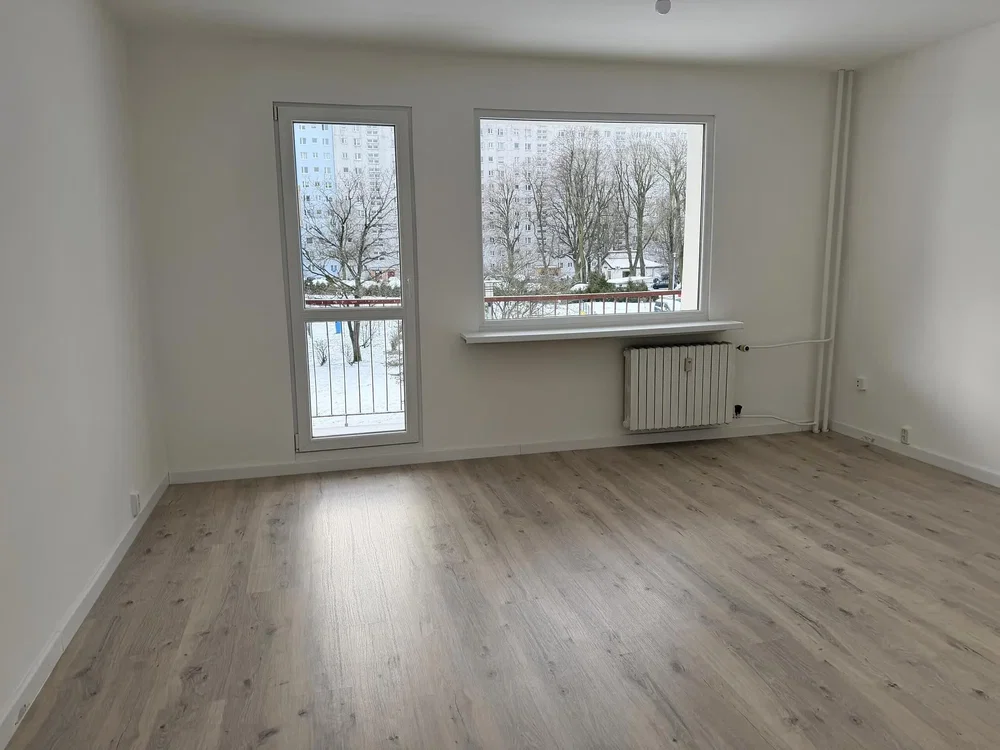 Küche; küchengeräte, holzboden, tageslicht, moderner stil
