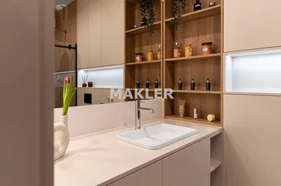 Кухиња; кухињски апарати, дрвени под, природно светло, модерни стил