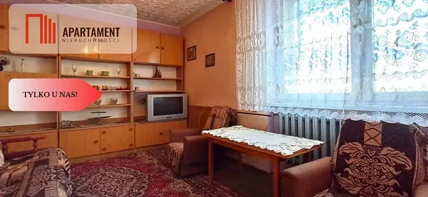 Кухня; кухненски уреди, дървен под, естествена светлина, модерен стил