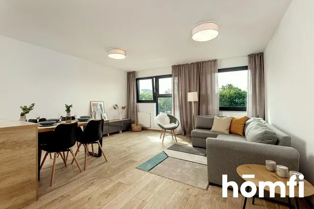 Cucina; elettrodomestici, pavimento in legno, luce naturale, stile moderno