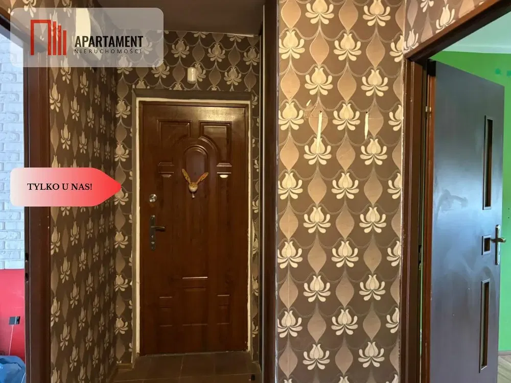 Кухня; кухненски уреди, дървен под, естествена светлина, модерен стил