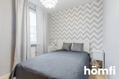 Кухиња; кухињски апарати, дрвени под, природно светло, модерни стил