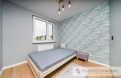 Kuchyně; kuchyňské spotřebiče, dřevěná podlaha, přirozené světlo, moderní styl